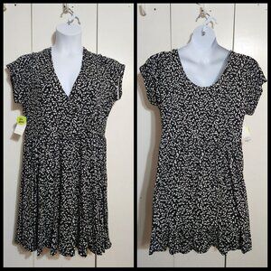 NWT Decree Juniors Plus 1X Dress Black White Ditsy Floral Faux Wrap Fit Flare